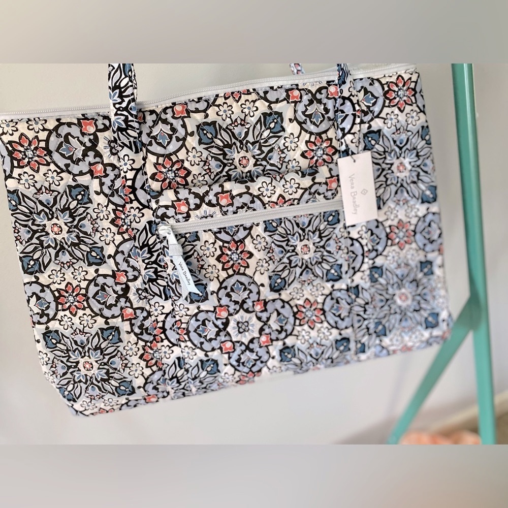 Vera Bradley Deluxe Travel Tote Bag ✨ Lisbon Medallion - Picture 3 of 16
